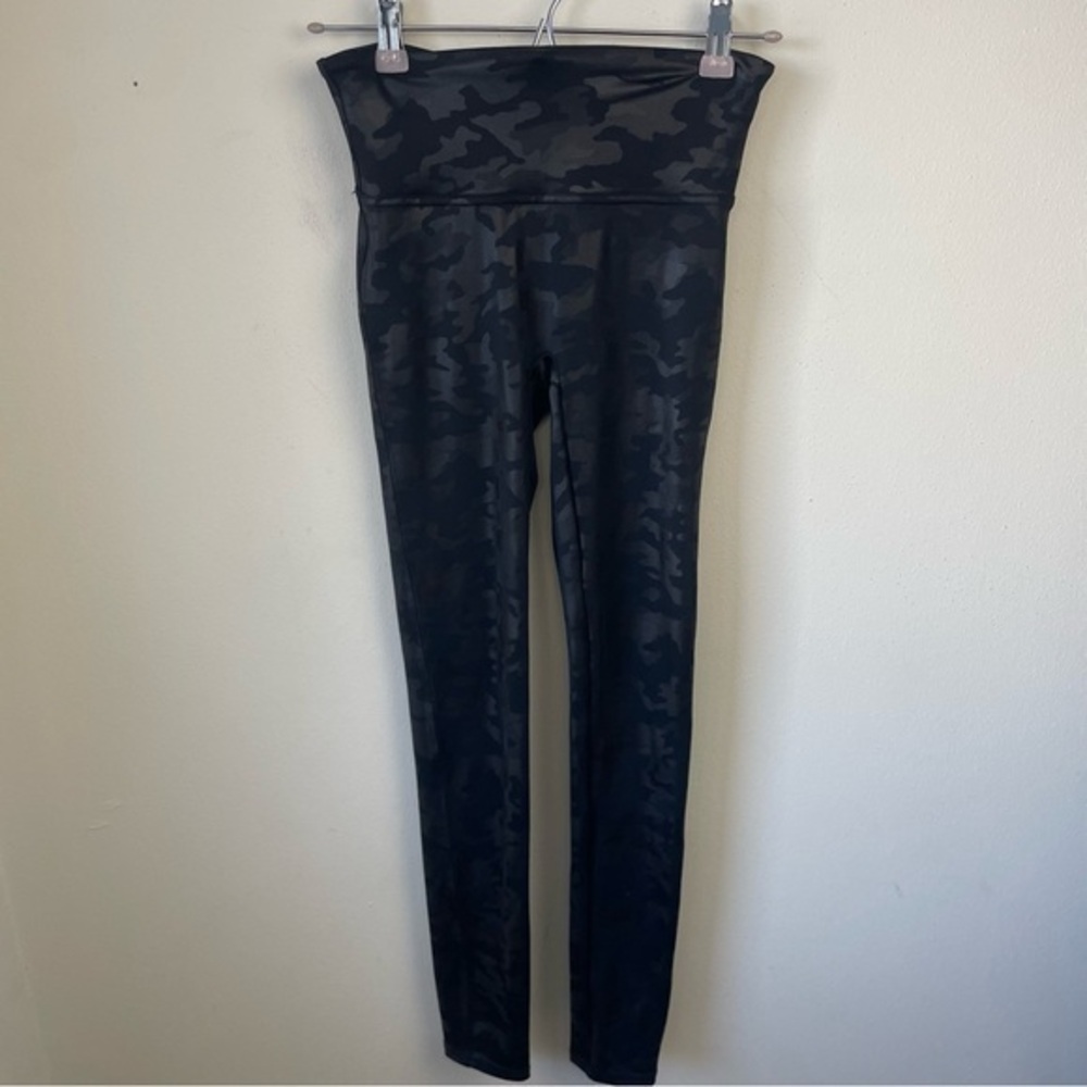 Spanx Faux‎ Leather Camo Legging - Picture 4 of 10